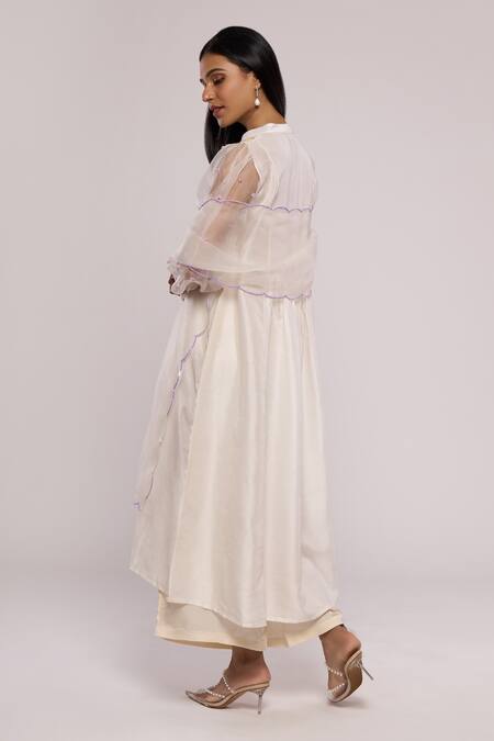 Shop Mayu Kothari White Organza Hand Embroidered Dupatta at Aza Fashions Shop_Mayu Kothari_White Organza Hand Embroidered Dupatta _at_Aza_Fashions