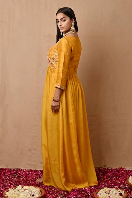 Label Nitisha Floral Embroidered Slit Tunic Set 