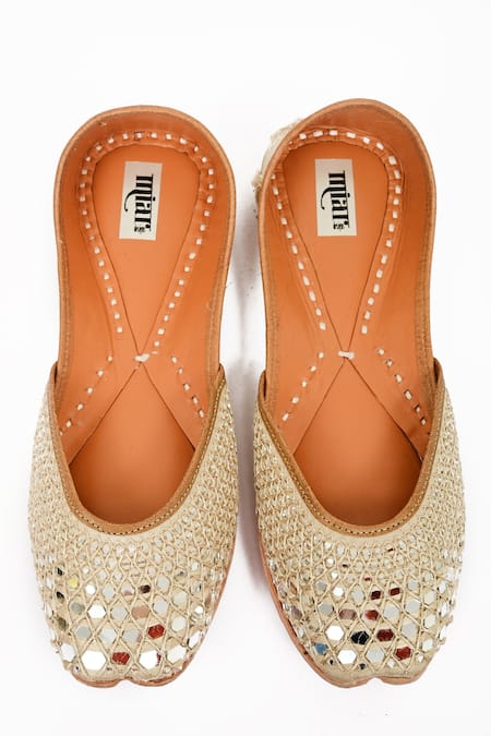 Shop Miar Designs Ivory Resham Thread And Mirror Embroidered Tej Juttis at Aza Fashions Shop_Miar Designs_Ivory Resham Thread And Mirror Embroidered Tej Juttis_at_Aza_Fashions