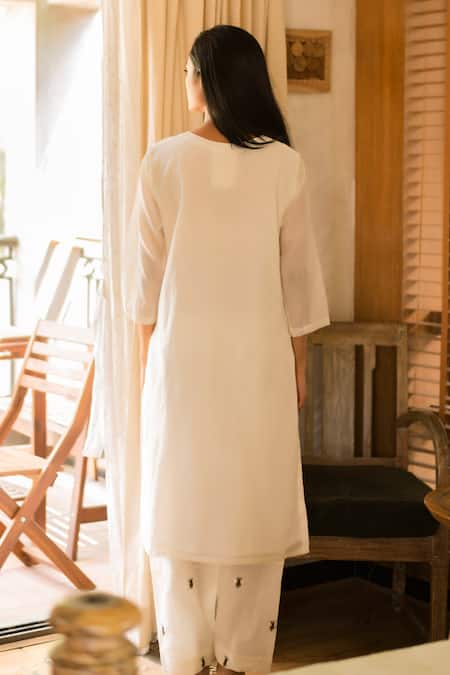 Shop Vaani Beswal Ivory Handloom Cotton, Chanderi Embroidery Round Neck Inera Straight Kurta Set at Aza Fashions Shop_Vaani Beswal_Ivory Handloom Cotton, Chanderi Embroidery Round Neck Inera Straight Kurta Set _at_Aza_Fashions