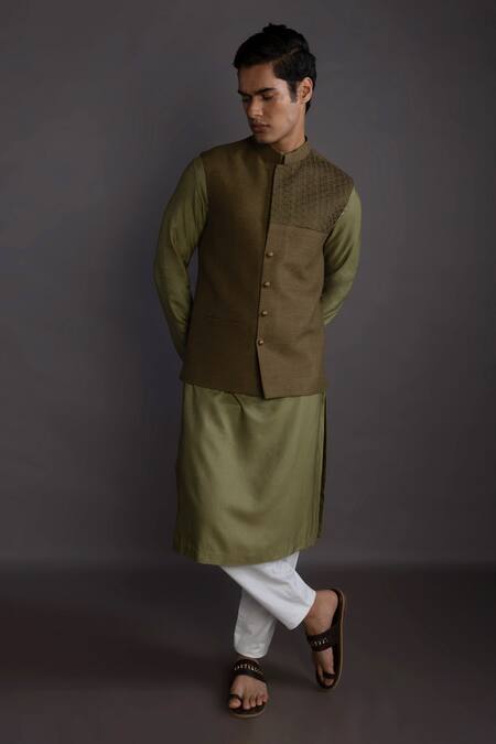 Shop_Gram Of Ink_Green Bundi - Matka Silk Embroidery Thread Moss And Kurta Set_at_Aza_Fashions