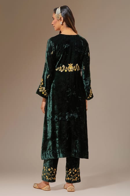 Anantaa By Roohi Velvet Embroidered Floral Kurta 