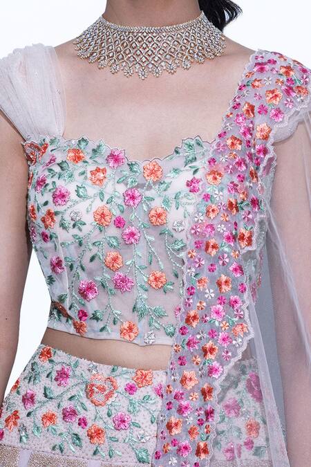 Shriya Som Beige Sweetheart Neck Floral Embroidered Blouse at Aza Fashions Shriya Som_Beige Sweetheart Neck Floral Embroidered Blouse _at_Aza_Fashions