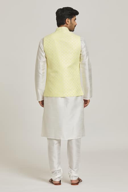 Samyukta Singhania Floral Bundi & Kurta Set 