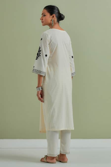 Shop Priya Chaudhary Off White Cotton Embroidery V-neck Flora Angrakha And Pant Set at Aza Fashions Shop_Priya Chaudhary_Off White Cotton Embroidery V-neck Flora Angrakha And Pant Set _at_Aza_Fashions