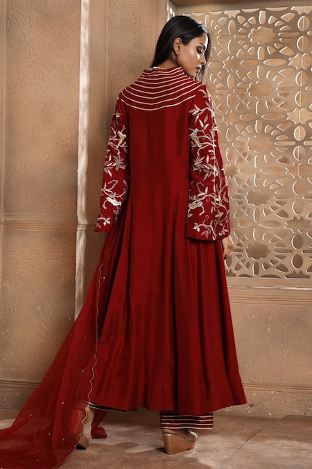 Omana By Ranjana Bothra Bella Sleeve Embroidered Kurta Set 