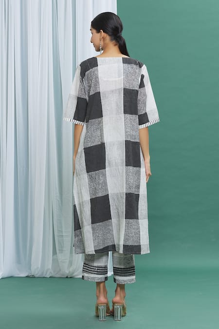 Shop Banana Labs Black Cotton Geometric Round Kurta And Pant Set at Aza Fashions Shop_Banana Labs_Black Cotton Geometric Round Kurta And Pant Set _at_Aza_Fashions