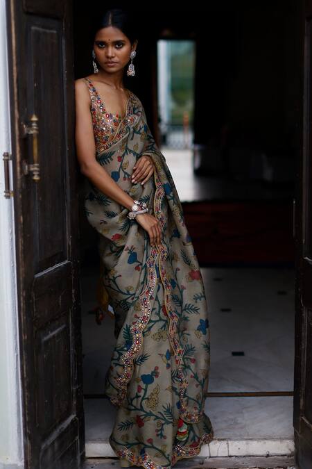 Shop_Archana Jaju_Brown Silk Floral Patterns, Kalamkari Sweetheart Neck Pure Saree With Blouse_at_Aza_Fashions