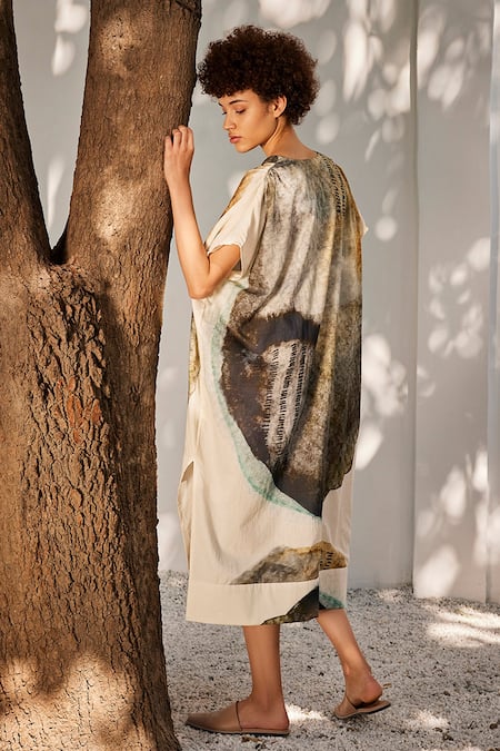 Shop Kharakapas Off White Cotton V-neck Celestial Tales Lagoon Print Mul Kaftan at Aza Fashions Shop_Kharakapas_Off White Cotton V-neck Celestial Tales Lagoon Print Mul Kaftan _at_Aza_Fashions