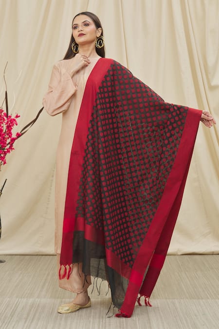 Naintara Bajaj Floral Woven Black Dupatta 