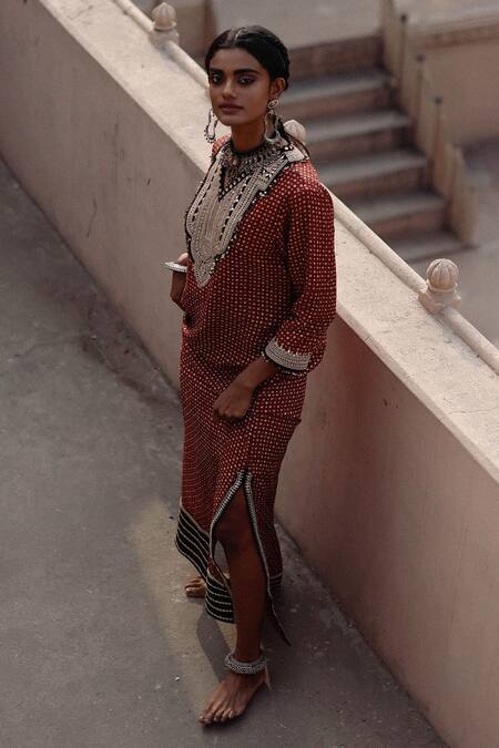 Avacara Sequin Trimmed Placket Kaftan 