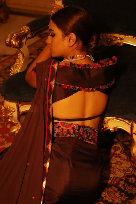 Xoxo Apurva Embroidered Saree & Blouse Set 