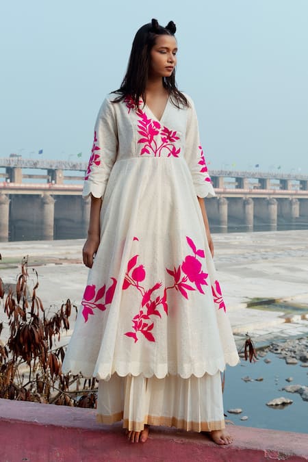 Label Earthen Ivory Maheshwari Embroidery V-neck Handwoven Anarkali And Pleated Palazzo Set Online at Aza Fashions Label Earthen_Ivory Maheshwari Embroidery V-neck Handwoven Anarkali And Pleated Palazzo Set _Online_at_Aza_Fashions