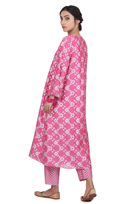 Shop Seema Nanda Pink Organza, Chanderi Silk, Lining Cotton Mul Sequin, Jugni Print Kurta Set at Aza Fashions Shop_Seema Nanda_Pink Organza, Chanderi Silk, Lining Cotton Mul Sequin, Jugni Print Kurta Set_at_Aza_Fashions