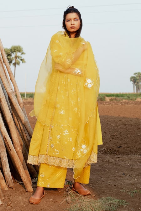 Label Earthen Yellow Cotton, Organza Embroidery V-neck Foil Print Gathered Kurta Set Online at Aza Fashions Label Earthen_Yellow Cotton, Organza Embroidery V-neck Foil Print Gathered Kurta Set _Online_at_Aza_Fashions