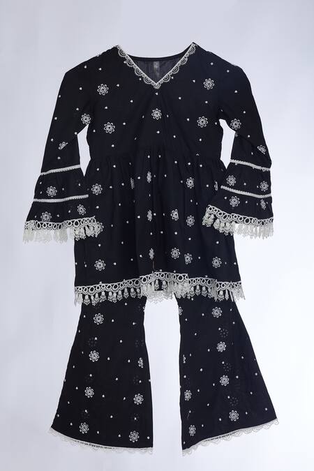 Shop Mulmul Black Mulmul Cotton Embroidery Floral Emme Kurta And Pant Set at Aza Fashions Shop_Mulmul_Black Mulmul Cotton Embroidery Floral Emme Kurta And Pant Set _at_Aza_Fashions
