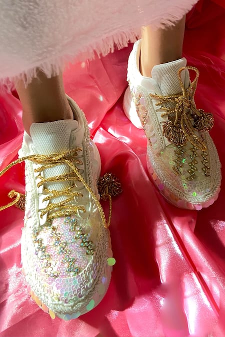 Shop Chal Jooti White Dazzling Damsel Stone Embellished Wedding Sneakers at Aza Fashions Shop_Chal Jooti_White Dazzling Damsel Stone Embellished Wedding Sneakers_at_Aza_Fashions