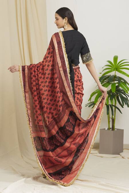 Shop Surendri Red Raw Silk, Kotadoria Floral V Neck Print Saree With Embroidered Blouse at Aza Fashions Shop_Surendri_Red Raw Silk, Kotadoria Floral V Neck Print Saree With Embroidered Blouse_at_Aza_Fashions