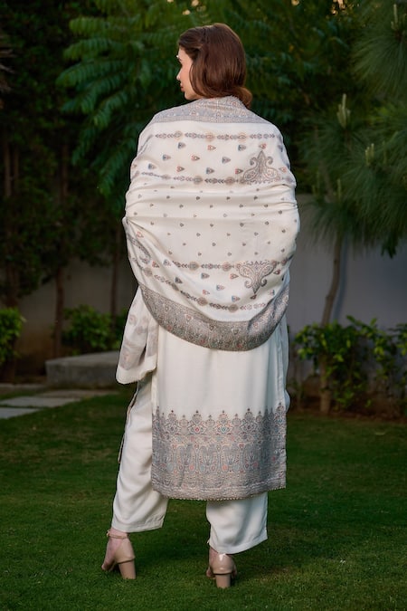 Shop Safaa White Velvet Gota Patti, Tassels Nuraaniyah Paisley Pattern Woven Kurta Set at Aza Fashions Shop_Safaa_White Velvet Gota Patti, Tassels Nuraaniyah Paisley Pattern Woven Kurta Set _at_Aza_Fashions