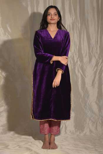Shop Studio Malang Purple Velvet Plain V Neck Kurta Set at Aza Fashions Shop_Studio Malang_Purple Velvet Plain V Neck Kurta Set_at_Aza_Fashions