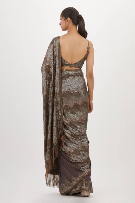 Shop Nakul Sen Grey Chiffon Sequins Scoop Neck Checkered Pattern Saree With Blouse at Aza Fashions Shop_Nakul Sen_Grey Chiffon Sequins Scoop Neck Checkered Pattern Saree With Blouse_at_Aza_Fashions