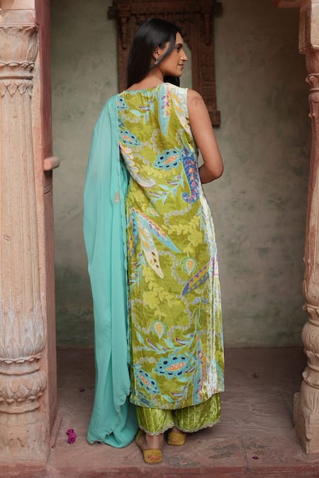 Shop Ruhr India Green Silk Velvet, Dupatta Organza Floral Print, Stone And Bead Work Kurta Set at Aza Fashions Shop_Ruhr India_Green Silk Velvet, Dupatta Organza Floral Print, Stone And Bead Work Kurta Set _at_Aza_Fashions