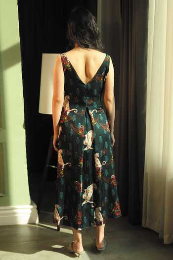 Buy Green Cotton V-neck Panther Print Dress For Women by Ekastories Online at Aza Fashions. Buy Green Cotton V-neck Panther Print Dress For Women by Ekastories Online at Aza Fashions.