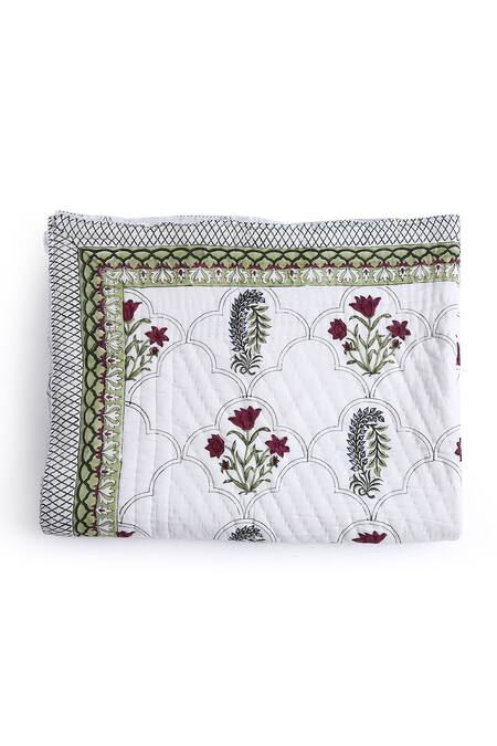 Shop Amoliconcepts White Eco Friendly Cotton Hand Block Print Reversible Single Quilt at Aza Fashions Shop_Amoliconcepts_White Eco Friendly Cotton Hand Block Print Reversible Single Quilt_at_Aza_Fashions