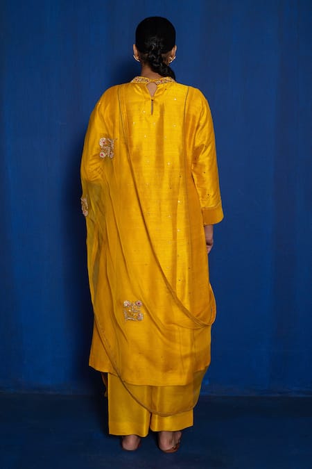 Romaa Raw Silk Hand Embroidered Kurta Set 