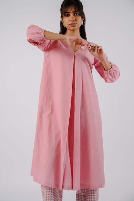 Shop Tussah By Siddhi Shah Pink Cotton V Neck Box Pleat Kurta at Aza Fashions Shop_Tussah By Siddhi Shah_Pink Cotton V Neck Box Pleat Kurta _at_Aza_Fashions