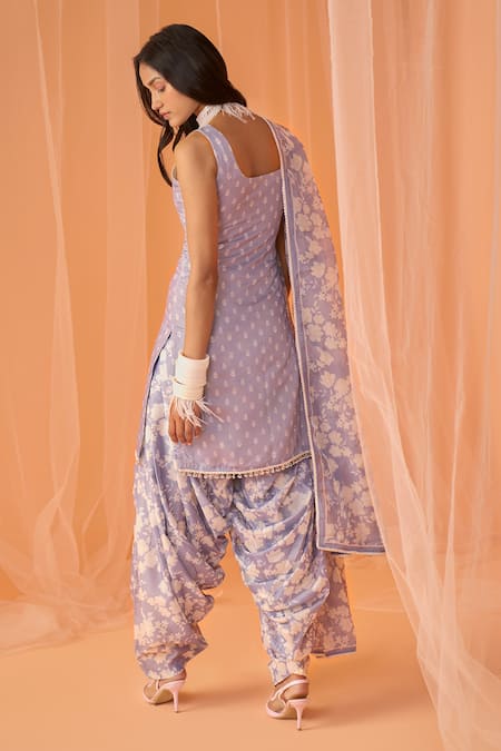 Shop_Lashkaraa_Grey Chanderi Embroidery Sweetheart Neck Floral Print Straight Kurta Set _at_Aza_Fashions
