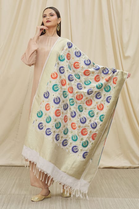 Shop Naintara Bajaj Off White Brocade Fringe Floral And Leaf Woven Dupatta at Aza Fashions Shop_Naintara Bajaj_Off White Brocade Fringe Floral And Leaf Woven Dupatta _at_Aza_Fashions