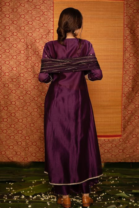 Deep Thee Varna Hand Embroidered Crossover Kurta Set 