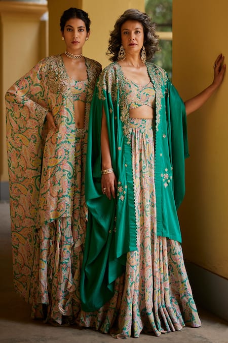 Mrunalini Rao_Green Georgette Embroidery Sweetheart Neck Cape And Printed Lehenga Set _Online_at_Aza_Fashions