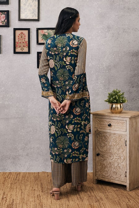 Shop Soup By Sougat Paul Green Crepe Sequins, Embroidery V-neck Mehr Kurta And Palazzo Set at Aza Fashions Shop_Soup By Sougat Paul_Green Crepe Sequins, Embroidery V-neck Mehr Kurta And Palazzo Set _at_Aza_Fashions