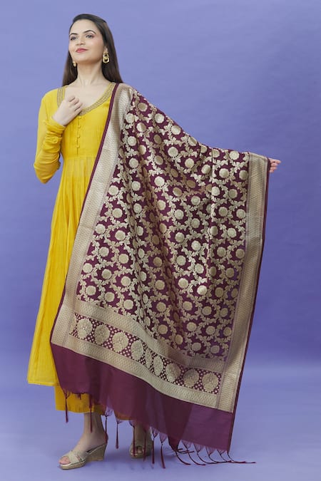 Naintara Bajaj Floral Pattern Banarasi Dupatta 