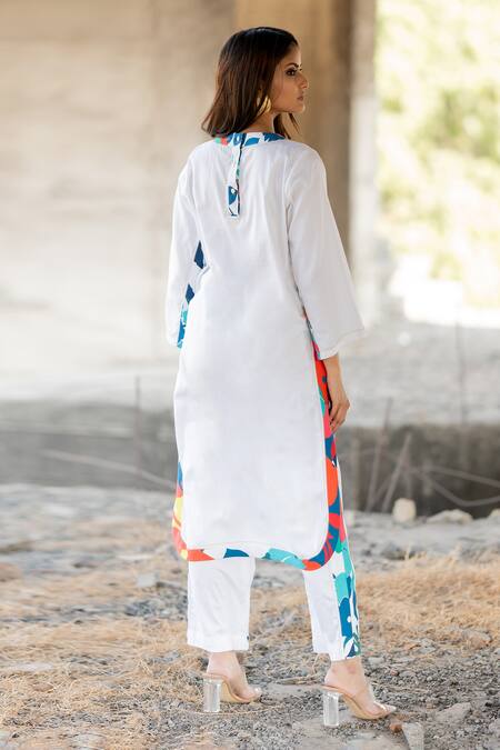 Shop Pooja-Keyur White Cotton Satin Round Neck Placement Paradise Print Kurta With Pant at Aza Fashions Shop_Pooja-Keyur_White Cotton Satin Round Neck Placement Paradise Print Kurta With Pant_at_Aza_Fashions