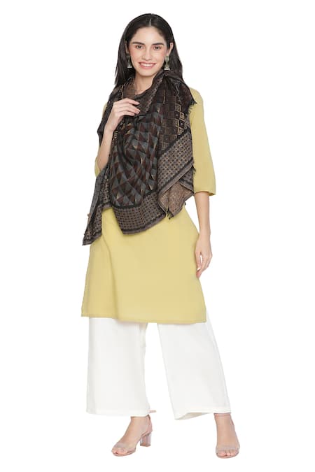 Shop Shingora Black Woven Floral Jacquard Pattern Stole at Aza Fashions Shop_Shingora_Black Woven Floral Jacquard Pattern Stole _at_Aza_Fashions