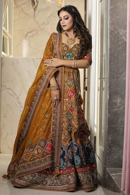 Shop Mehar Brown Silk, Organza Embroidery Sweetheart Neck Geometric Floral Lehenga Set at Aza Fashions Shop_Mehar_Brown Silk, Organza Embroidery Sweetheart Neck Geometric Floral Lehenga Set _at_Aza_Fashions