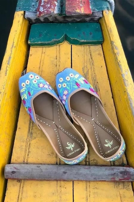 Cilwana Studio Floral Embroidered Juttis 