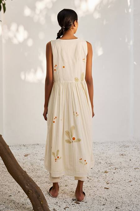 Shop_Kharakapas_Cream V-neck Screen Print Tunic And Trouser Set _at_Aza_Fashions