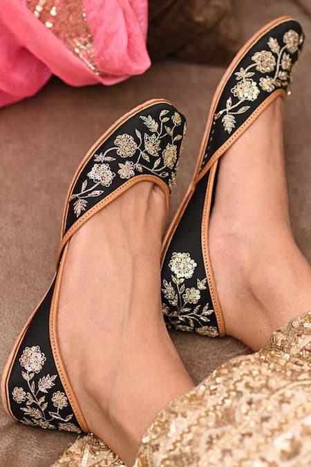 Coral Haze Valerie Floral Jaal Embroidered Juttis 