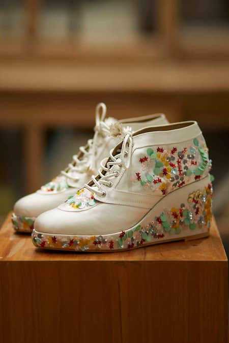 Shop Tiesta White Embroidery Star Sneaker Wedges at Aza Fashions Shop_Tiesta_White Embroidery Star Sneaker Wedges _at_Aza_Fashions