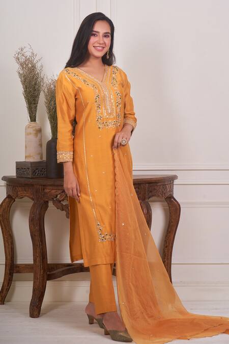 Geetika Jain Chanderi Dabka Embroidered Kurta Set 
