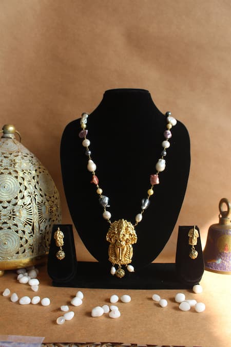 Nayaab By Sonia Jumana Shell Pearl Embellished Pendant Necklace 