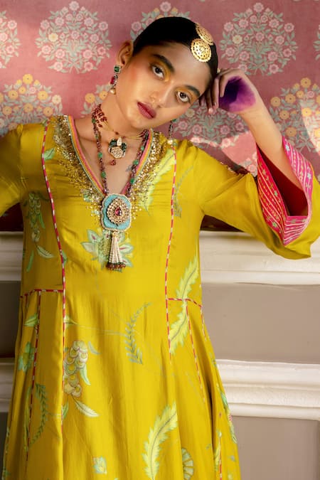 Rajiramniq Floral Print Panelled Kurta Set 