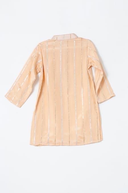 Shop Shruti Jalan Peach Crepe, Cotton Embroidery, Gota Patti Mandarin Collar Kurta at Aza Fashions Shop_Shruti Jalan_Peach Crepe, Cotton Embroidery, Gota Patti Mandarin Collar Kurta _at_Aza_Fashions