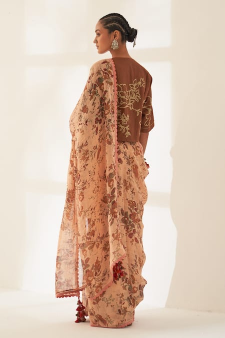 Shop Kasturi Kundal Coral Linen Tassels, Lajwanti Pure Handloom Saree With Unstitched Blouse at Aza Fashions Shop_Kasturi Kundal_Coral Linen Tassels, Lajwanti Pure Handloom Saree With Unstitched Blouse _at_Aza_Fashions