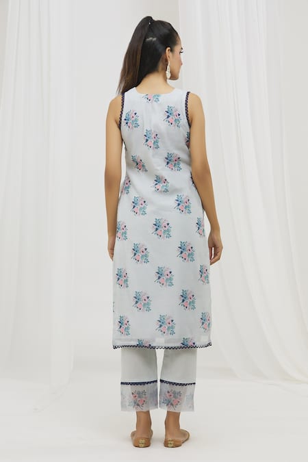Shop Yuvraani Jaipur Blue Chanderi, Cotton, Organza Embroidery, Lace V-neck Floral Pattern Kurta Set at Aza Fashions Shop_Yuvraani Jaipur_Blue Chanderi, Cotton, Organza Embroidery, Lace V-neck Floral Pattern Kurta Set _at_Aza_Fashions