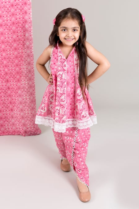 Chotibuti Panelled Kurta And Dhoti Pant Set 